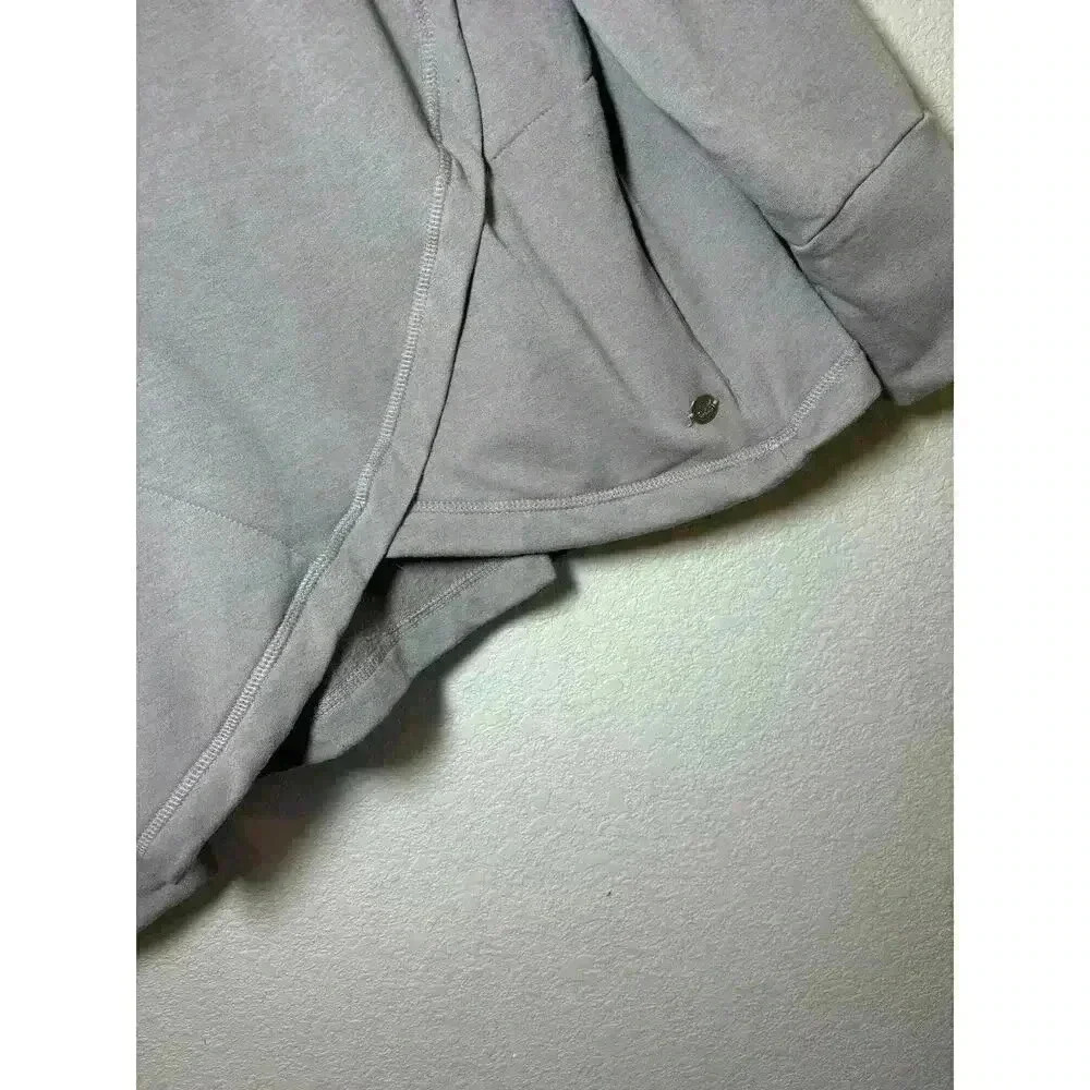 Jones New York sports sweater size medium with pockets and zippers - Picture 3 of 8
